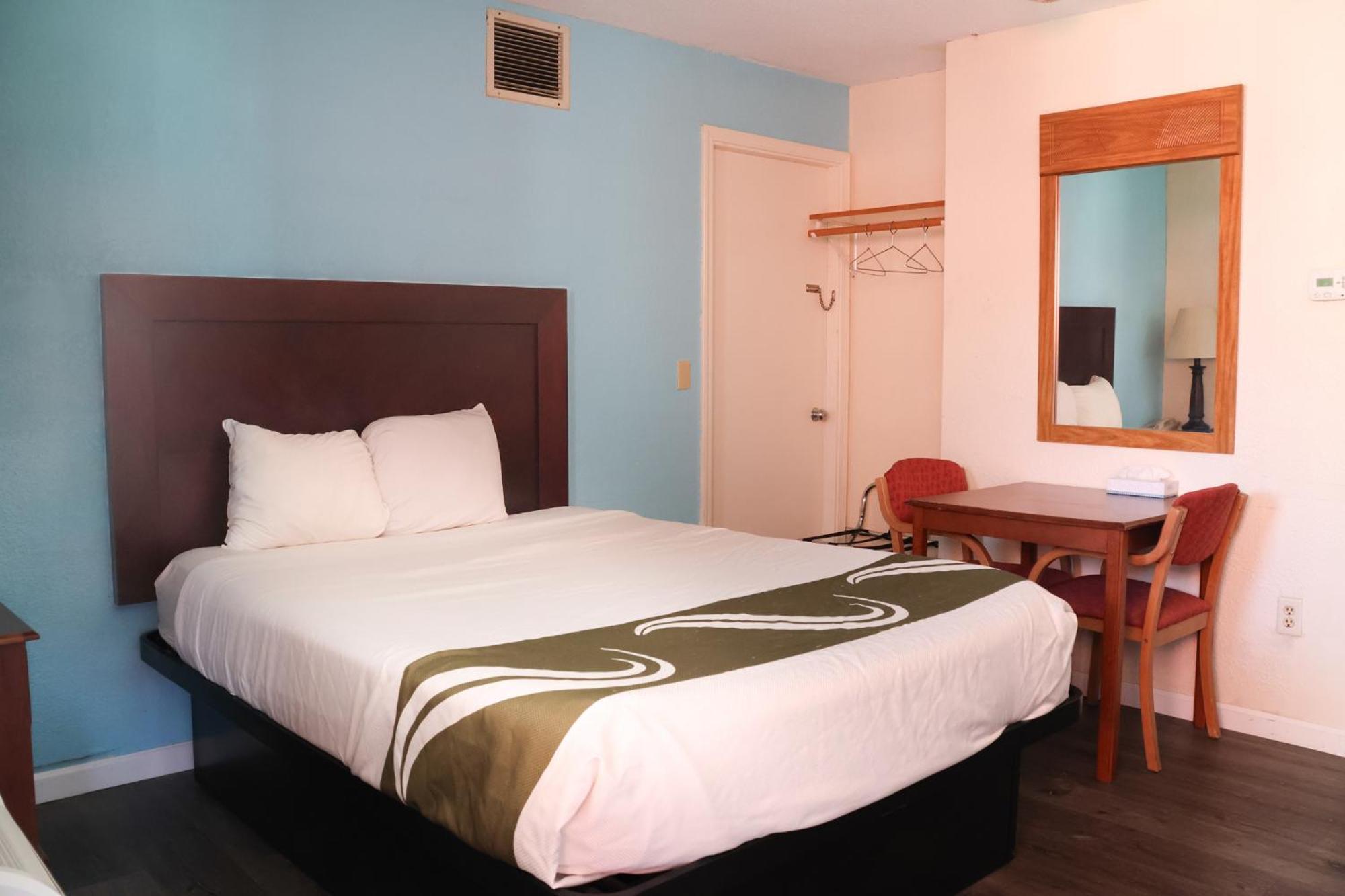 Chippewa Motel Маунт Плезант Екстериор снимка