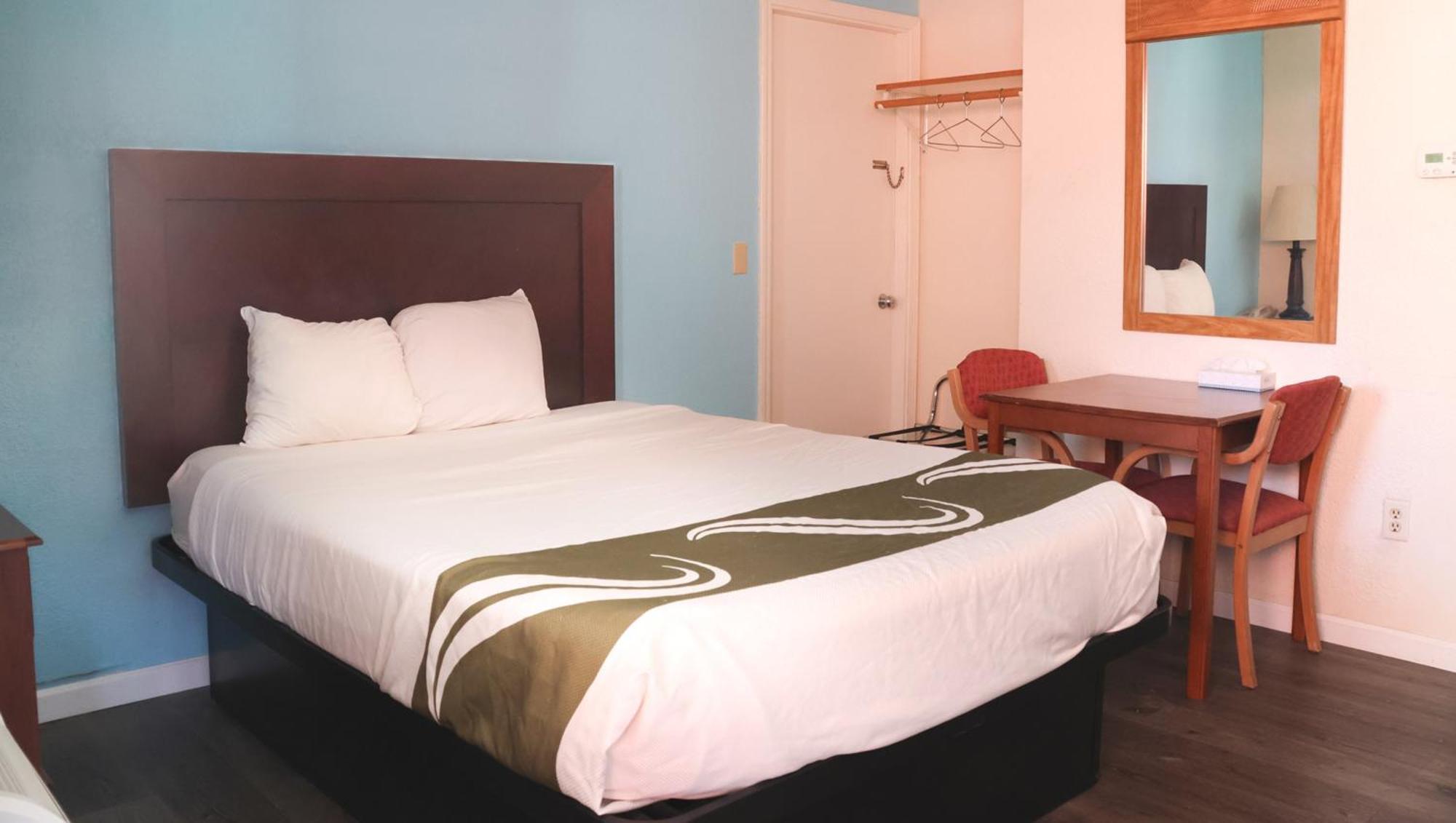 Chippewa Motel Маунт Плезант Екстериор снимка